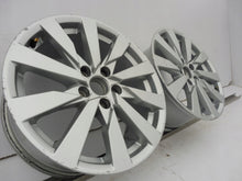 Laden Sie das Bild in den Galerie-Viewer, 1x Alufelge 17 Zoll 7.5&quot; 5x112 43ET 8V0601025DE Audi Rim Wheel