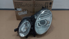 Laden Sie das Bild in den Galerie-Viewer, Frontscheinwerfer Mercedes-Benz W211 A2118205161 Links Scheinwerfer Headlight SCH5118140465jf