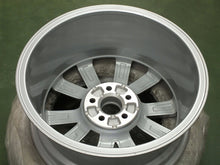 Laden Sie das Bild in den Galerie-Viewer, 1x Alufelge 16 Zoll 7.0&quot; 5x100 46ET Glanz Silber 5JA601025 Skoda Rim Wheel