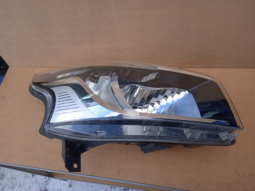 Frontscheinwerfer Renault Trafic III 260105469R LED Rechts Headlight