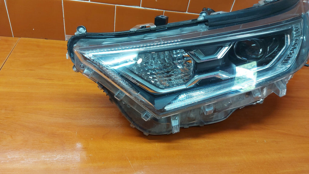 Frontscheinwerfer Toyota V 81185-42A33 LED Links Scheinwerfer Headlight