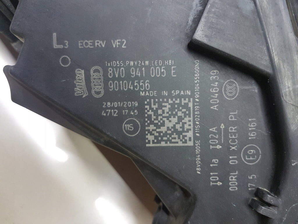 Frontscheinwerfer Audi A3 8V0941005E Xenon Ein Stück (Rechts oder Links) SCH6113065336av