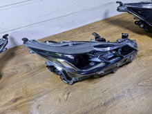 Laden Sie das Bild in den Galerie-Viewer, Frontscheinwerfer Toyota Corolla 81110-02T31-00 Rechts Scheinwerfer Headlight SCH8138121475sa