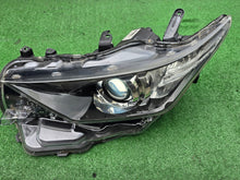 Load image into Gallery viewer, Frontscheinwerfer Toyota Auris 81150-02K30 LED Ein Stück (Rechts oder Links)
