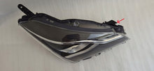 Laden Sie das Bild in den Galerie-Viewer, Frontscheinwerfer Toyota Yaris Rechts Scheinwerfer Headlight SCH3547868010cr