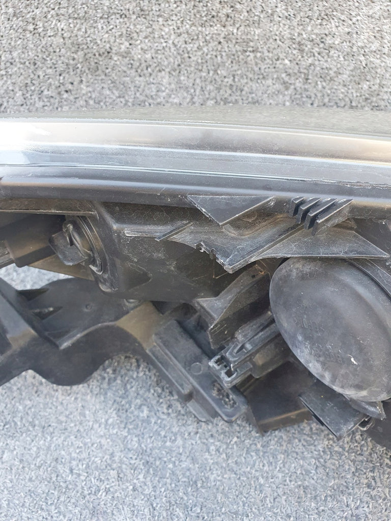 Frontscheinwerfer Renault Megane III Links Scheinwerfer Headlight SCH2541581989rh