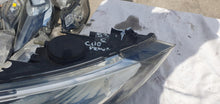 Laden Sie das Bild in den Galerie-Viewer, Frontscheinwerfer Renault Clio IV 260105603R Links Scheinwerfer Headlight SCH7900773055bu