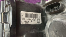 Laden Sie das Bild in den Galerie-Viewer, Frontscheinwerfer Seat Exeo 2R1941754E 89320185 Xenon Rechts Headlight