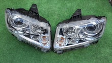 Laden Sie das Bild in den Galerie-Viewer, Frontscheinwerfer Jeep Grand Cherokee 55079408AJ 55079409AJ Ein Satz Headlight SCH9042860450eb