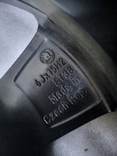 Laden Sie das Bild in den Galerie-Viewer, 1x Alufelge 15 Zoll 6.0&quot; 5x100 38ET 5JA601025N Skoda Octavia I Rim Wheel