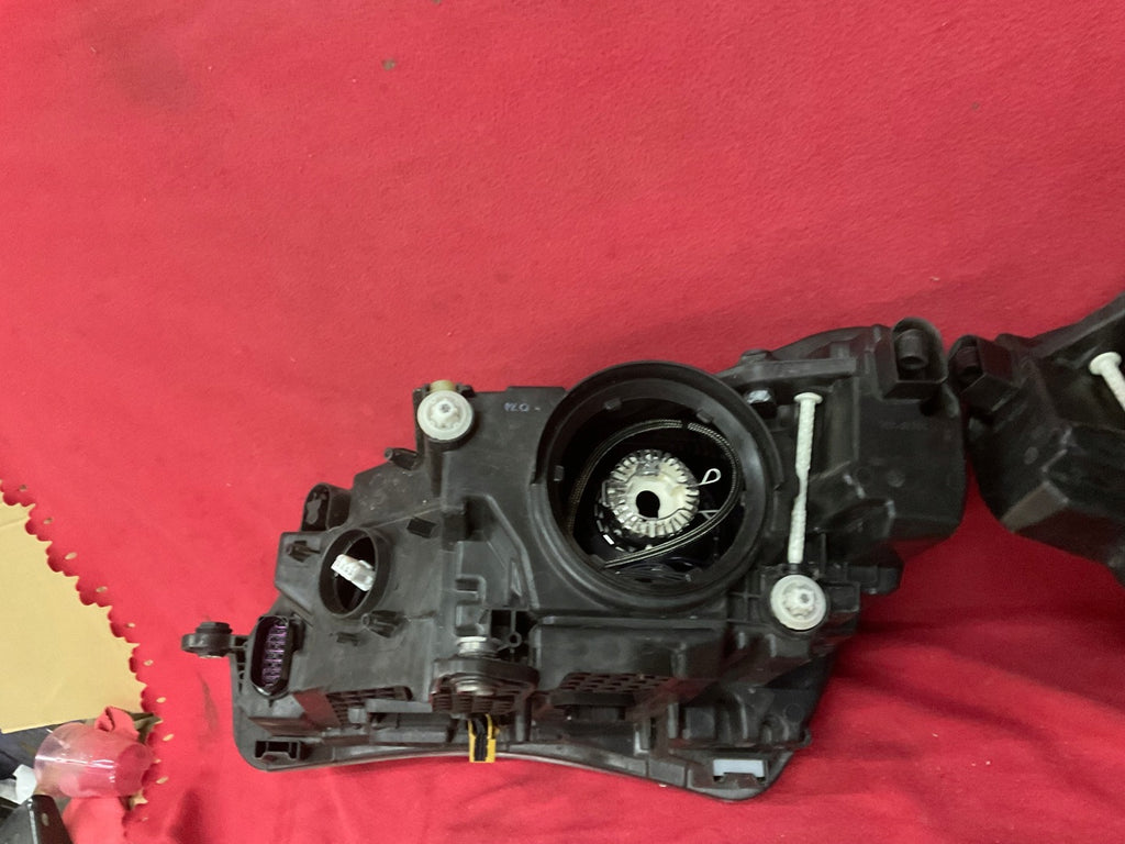 Frontscheinwerfer Skoda Superb III 3V1941016A 3V1941015A Xenon Rechts oder Links