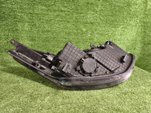 Laden Sie das Bild in den Galerie-Viewer, Frontscheinwerfer Hyundai I30 92101A6060 Links Scheinwerfer Headlight SCH6750405641tq