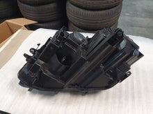 Laden Sie das Bild in den Galerie-Viewer, Frontscheinwerfer VW Tiguan Golf Sportsvan 5NB941006 Links Headlight