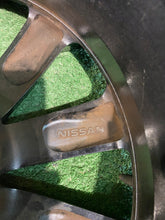 Load image into Gallery viewer, 1x Alufelge 18 Zoll 6.5&quot; 5x108 40ET Glanz Schwarz Nissan 1 Rim Wheel