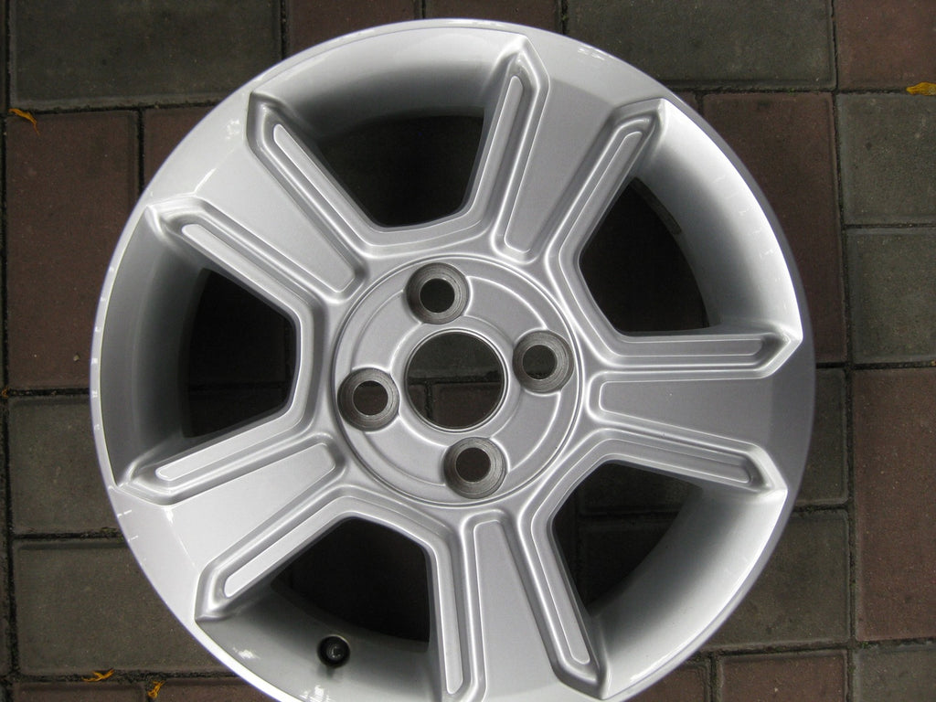 1x Alufelge 15 Zoll 4.5" 4x100 35ET PZ493-90672 Toyota Aygo Rim Wheel
