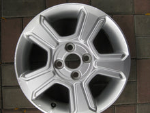 Laden Sie das Bild in den Galerie-Viewer, 1x Alufelge 15 Zoll 4.5&quot; 4x100 35ET PZ493-90672 Toyota Aygo Rim Wheel