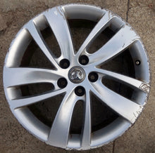 Laden Sie das Bild in den Galerie-Viewer, 4x Alufelge 18 Zoll 8.0&quot; 5x115 46ET Silber 13445443 Opel Astra Cascada Rim Wheel