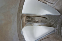 Laden Sie das Bild in den Galerie-Viewer, 1x Alufelge 17 Zoll 6.5&quot; 5x100 657601025 Skoda Scala Rim Wheel