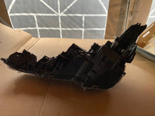 Laden Sie das Bild in den Galerie-Viewer, Frontscheinwerfer Toyota Auris 81110-02S60 Links Scheinwerfer Headlight