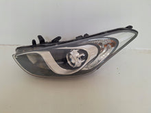 Load image into Gallery viewer, Frontscheinwerfer Hyundai I30 92101A6090 Links Scheinwerfer Headlight