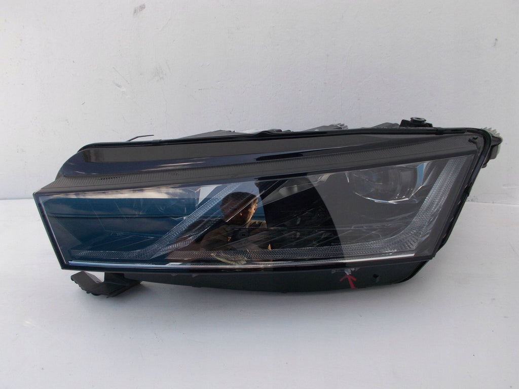 Frontscheinwerfer Skoda Octavia 03011182330 5E4941015A Links Headlight SCH6728111244sk