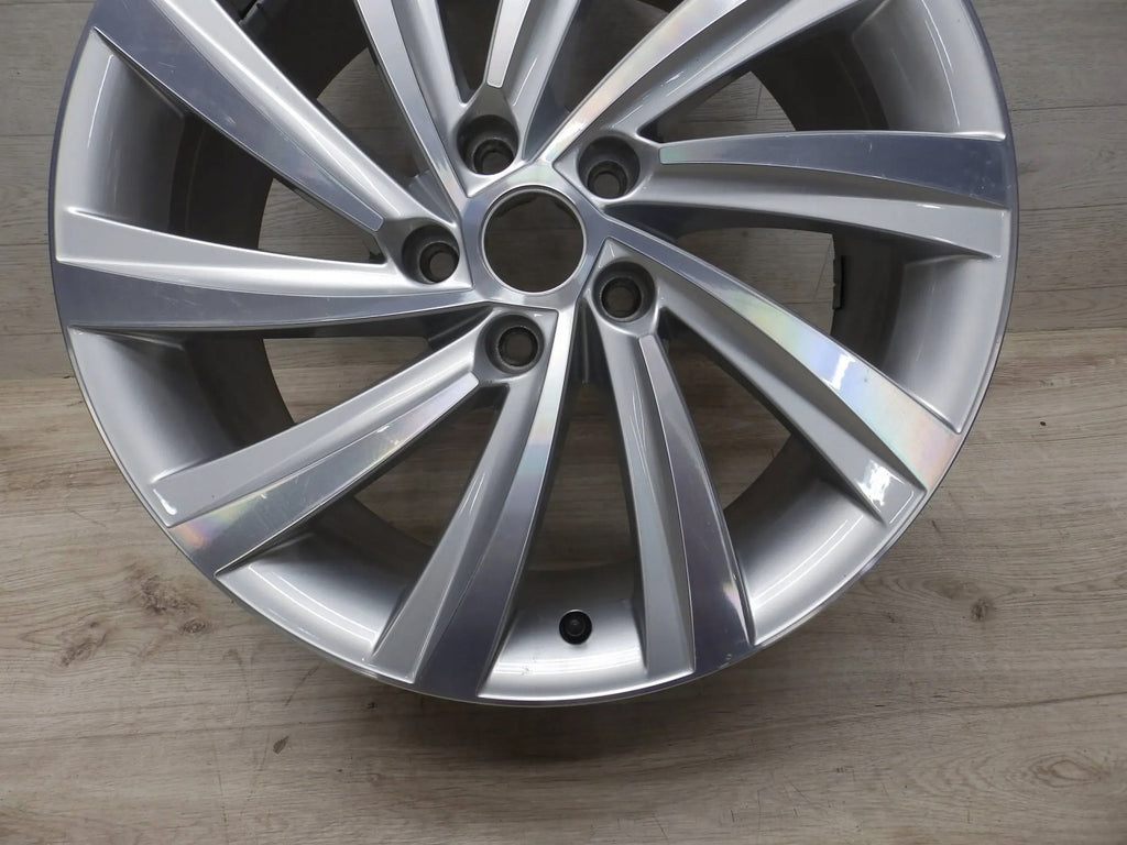 1x Alufelge 18 Zoll 7.5" 5x112 48ET Glanz Schwarz 5E3601025AG Mg Octavia 5e3 Iv FEL1830483292tu