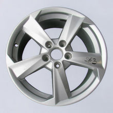 Laden Sie das Bild in den Galerie-Viewer, 1x Alufelge 17 Zoll 7.0&quot; 5x112 45ET Glanz Silber 81A601025 Audi Q2 Rim Wheel