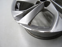 Laden Sie das Bild in den Galerie-Viewer, 1x Alufelge 17 Zoll 7.5" 5x105 44ET Glanz Silber Opel Astra Rim Wheel FEL6065618164uv