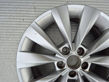Load image into Gallery viewer, 1x Alufelge 16 Zoll 6.0" 5x112 38ET 658601025B Skoda Fabia I Rim Wheel FEL3715003024xg