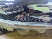 Laden Sie das Bild in den Galerie-Viewer, Frontscheinwerfer Renault Espace 260101765R Rechts Scheinwerfer Headlight SCH1739523525ln