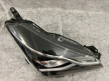 Load image into Gallery viewer, Frontscheinwerfer Toyota Yaris LED Rechts Scheinwerfer Headlight