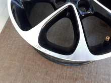 Laden Sie das Bild in den Galerie-Viewer, 1x Alufelge 15 Zoll 5.0&quot; 4x100 32ET 403005659R A4534011301 Renault Twingo Iii