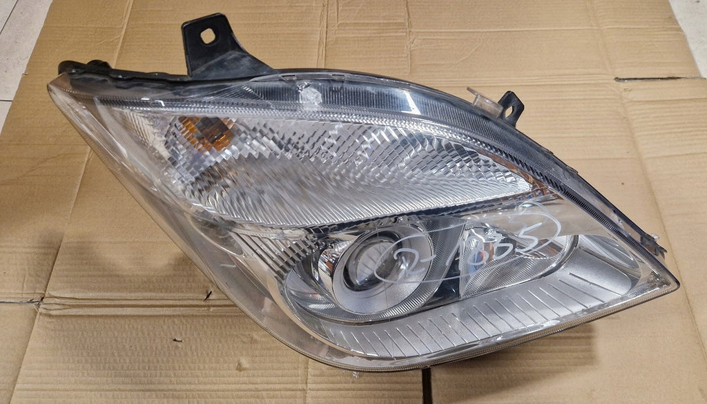 Frontscheinwerfer Mercedes-Benz Sprinter A9068201061 Rechts Headlight SCH1571799921eq