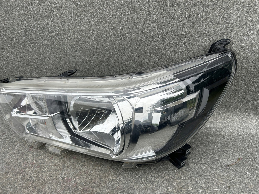 Frontscheinwerfer Toyota Hilux VIII Links Scheinwerfer Headlight SCH3387295682nq