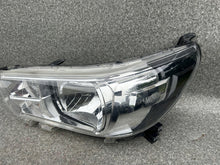 Laden Sie das Bild in den Galerie-Viewer, Frontscheinwerfer Toyota Hilux VIII Links Scheinwerfer Headlight SCH3387295682nq