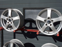 Laden Sie das Bild in den Galerie-Viewer, 4x Alufelge 15 Zoll 6.0" 5x112 43ET Glanz Silber Seat Leon Octavia III Golf Viii FEL1667635927xs
