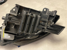 Laden Sie das Bild in den Galerie-Viewer, Frontscheinwerfer Land Rover I Sport Discovery L550 FK72-13W029-EE Xenon FALSE SCH1824666293te