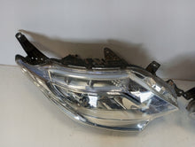 Laden Sie das Bild in den Galerie-Viewer, Frontscheinwerfer Mitsubishi L200 Xenon Ein Stück (Rechts oder Links) Headlight