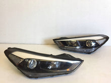 Laden Sie das Bild in den Galerie-Viewer, Frontscheinwerfer Hyundai Tucson 0002070126 92102D7000 Ein Satz Headlight SCH5353525548cf