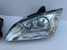 Laden Sie das Bild in den Galerie-Viewer, Frontscheinwerfer Ford Focus 4M51-13W030-E0 Xenon Ein Satz Headlight SCH3417839373ca