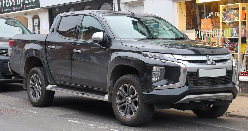 Frontscheinwerfer Mitsubishi L200 Triton 8301D378 Ein Stück (Rechts oder Links)