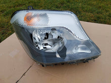 Laden Sie das Bild in den Galerie-Viewer, Frontscheinwerfer Mercedes-Benz Sprinter A9068202461 Rechts Headlight SCH2471301014nj