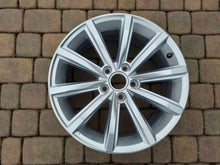 Load image into Gallery viewer, 1x Alufelge 17 Zoll 7.0" 5x112 45ET Silber 3G0601025 VW Passat B8 Rim Wheel FEL2425347068ab