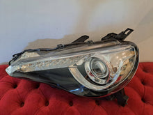 Laden Sie das Bild in den Galerie-Viewer, Frontscheinwerfer Toyota 39000-60082 Xenon Links Scheinwerfer Headlight SCH7690741259os