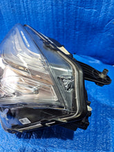 Laden Sie das Bild in den Galerie-Viewer, Frontscheinwerfer Mercedes-Benz W204 A2048201539 Xenon Links Headlight SCH3095343085jk
