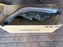 Load image into Gallery viewer, Frontscheinwerfer Toyota Hilux VIII Pick-Up 811500K732 Links Headlight SCH2542469599tw