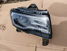 Laden Sie das Bild in den Galerie-Viewer, Frontscheinwerfer Jeep Wk2 55112918AC Rechts Scheinwerfer Headlight SCH9193623718op