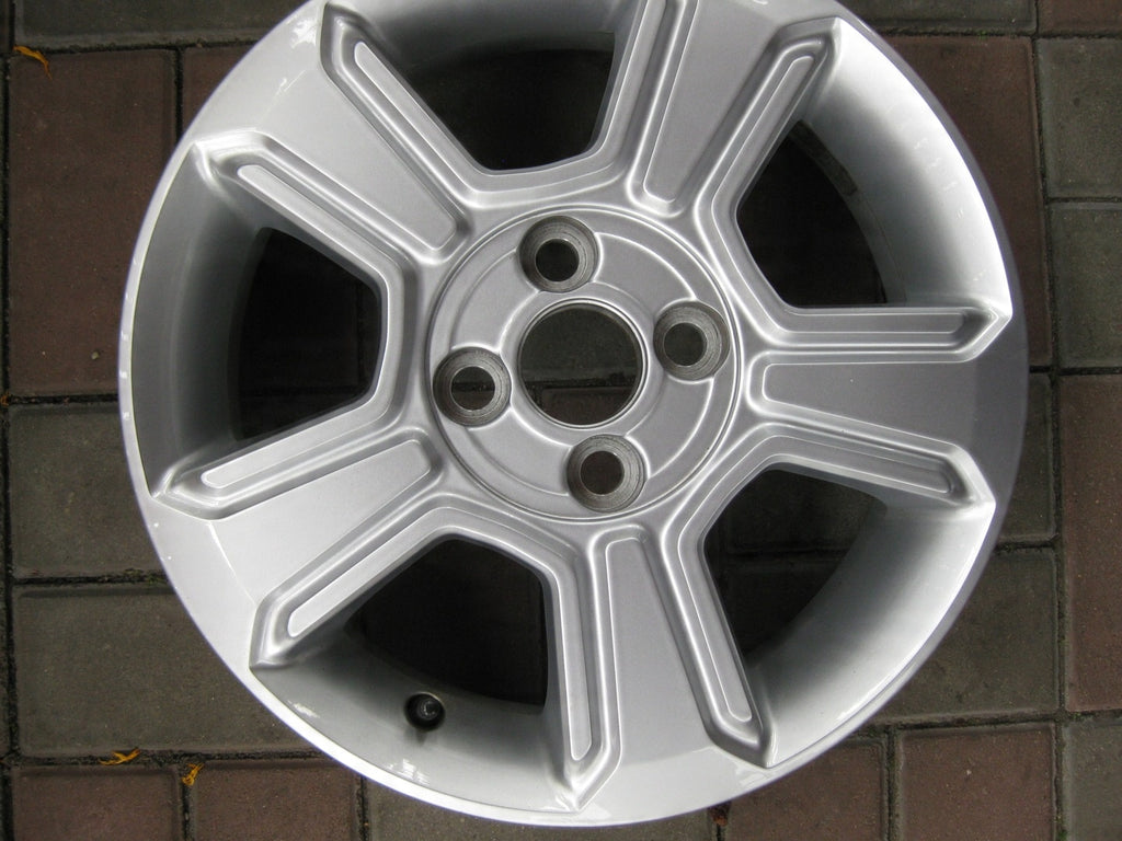 1x Alufelge 15 Zoll 4.5" 4x100 35ET PZ493-90672 Toyota Aygo Rim Wheel