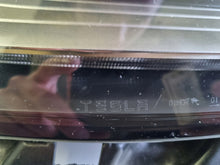 Laden Sie das Bild in den Galerie-Viewer, Frontscheinwerfer Tesla Model 3 1077375-00-C LED Links Scheinwerfer Headlight