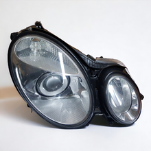 Laden Sie das Bild in den Galerie-Viewer, Frontscheinwerfer Mercedes-Benz W211 Xenon Rechts Scheinwerfer Headlight